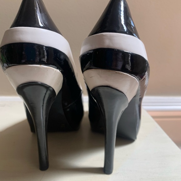 BCBG New w/o Box. Black white Patent Leather Heels 9.5 - Picture 3 of 5